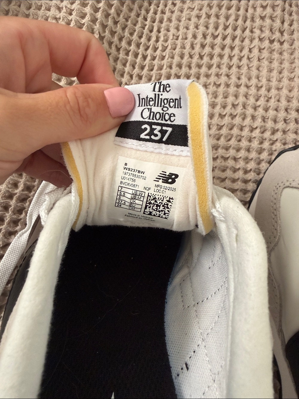 New Balance 237 White Grey Black Running Sneakers Shoes 7 - Picture 4 of 7
